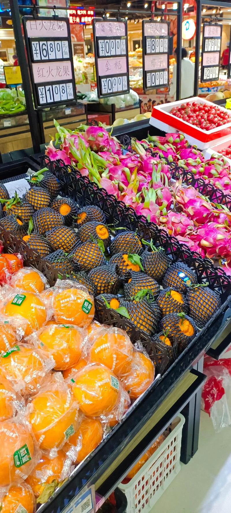 奋斗的水果人 在万德福超市大秦果品谱写生活乐章